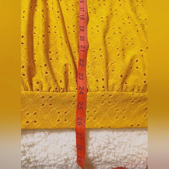 NEW WOMEN'S ESPRESSO MUSTARD HOLLOW-OUT RUFFLED SLEEVELESS TOP SIZE LARGE 💛 - Picture 8 of 8